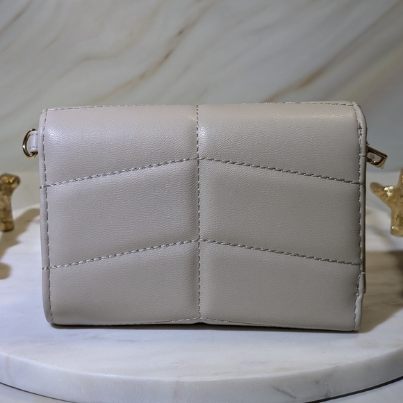 Like New! Steve Madden Bbrett Quilted Wristlet - Picture 2 of 12